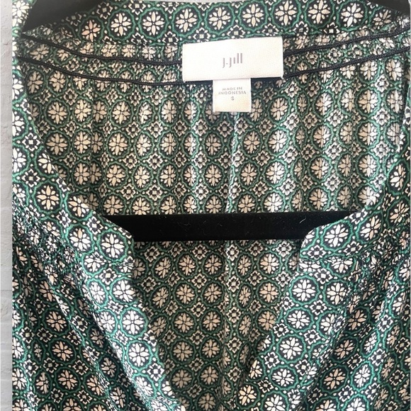 J Jill Blouse Green Long Sleeve Button Down V-Neck Women’s Sz Sm Geometric Rayon - Picture 5 of 8